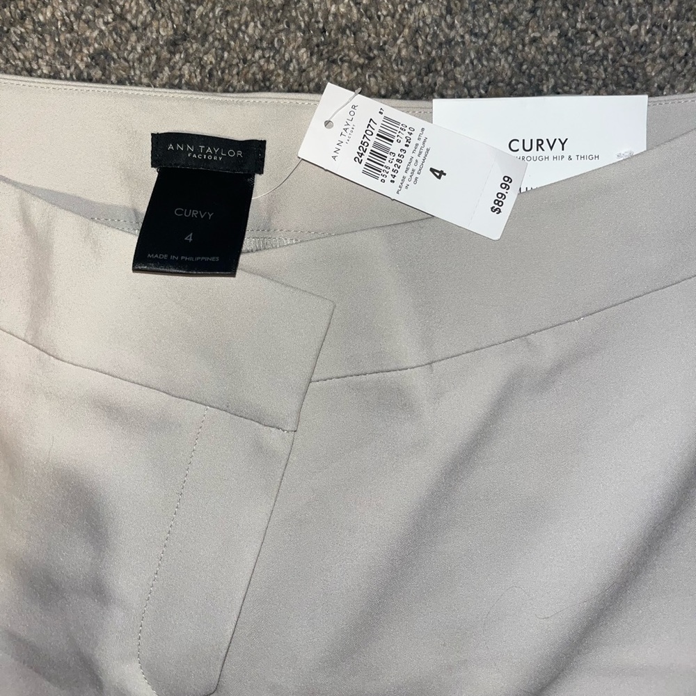 Ann Taylor work pants beige - curvy size 4 slim leg - Picture 2 of 2